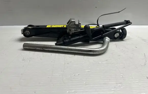 Audi A5 8T 8F Lift Jack 8K0011031G