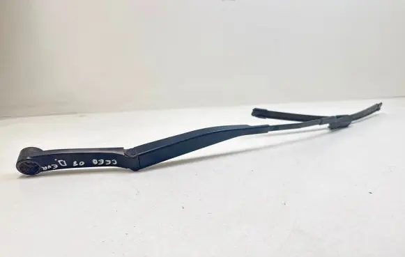 KIA Ceed Front wiper blade arm F00S51F047