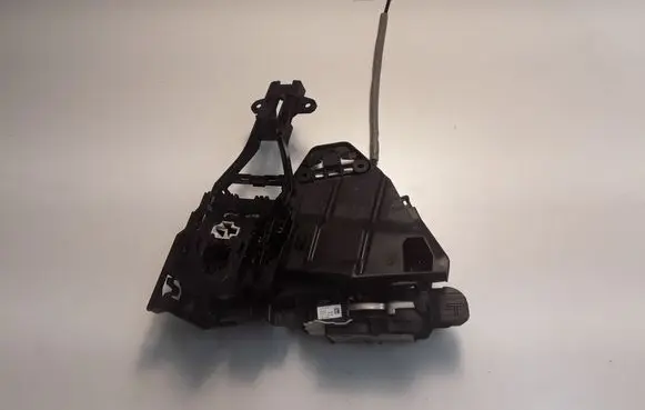 Volvo V40 Front door lock 31440392