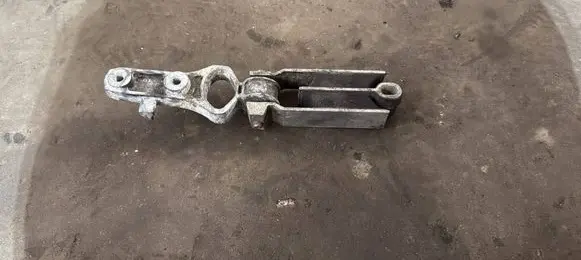 Engine mount bracket