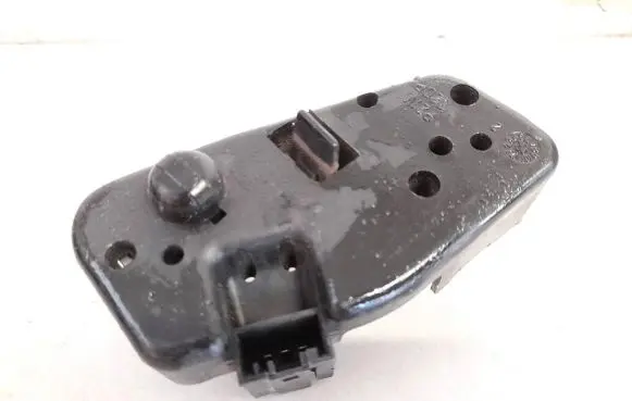 BMW 3 E46 Tail light bulb cover holder 230569l 8374807