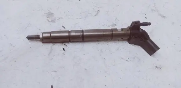 Audi Q7 4L Fuel injector 059130277AH 0445115052