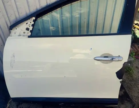 Renault Fluence Front door