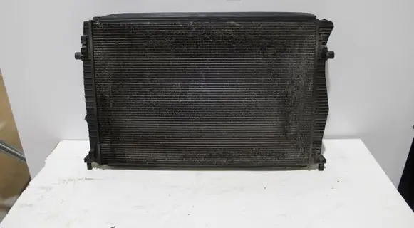 Volkswagen Golf VII Coolant radiator 