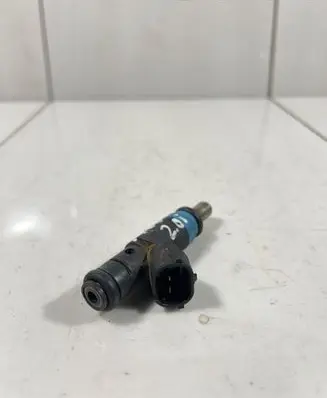 Audi A4 S4 B6 8E 8H Fuel injector 2003B08370 06B133551K
