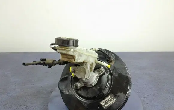 Ford Focus Brake booster DV612B195AA