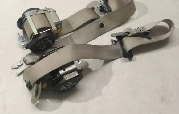 Renault Laguna III Front seatbelt 
