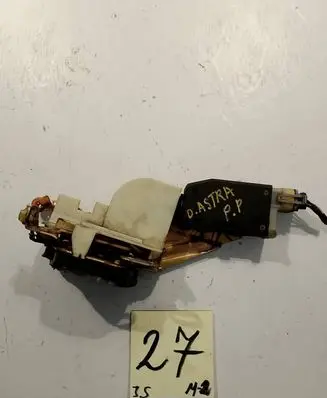 Opel Astra G Front door lock 90593224