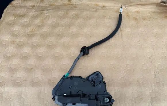 Audi Q3 F3 Front door lock 5TB837015E