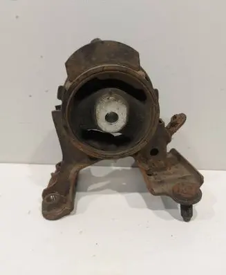 Toyota RAV 4 (XA40) Engine mount bracket
