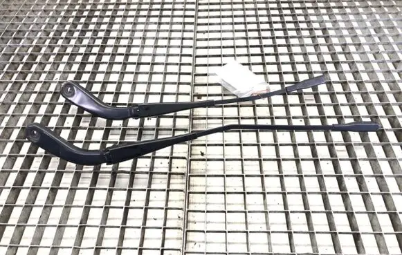 Front wiper blade arm