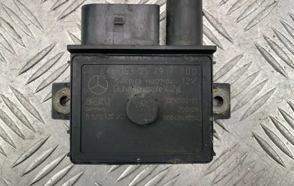 Mercedes-Benz C W204 Glow plug pre-heat relay A6461532579