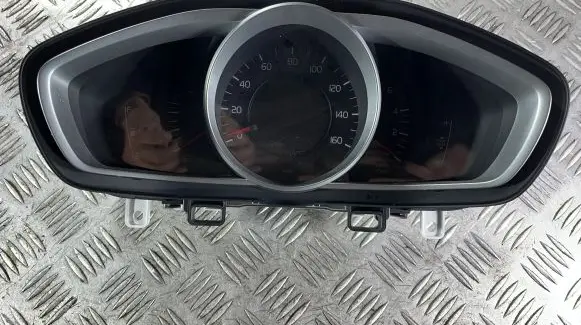 Volvo V40 Speedometer (instrument cluster) 31453107 P31453107