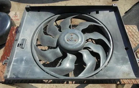 Hyundai Genesis Electric radiator cooling fan