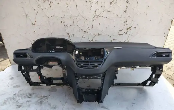 Peugeot 208 I Dashboard 