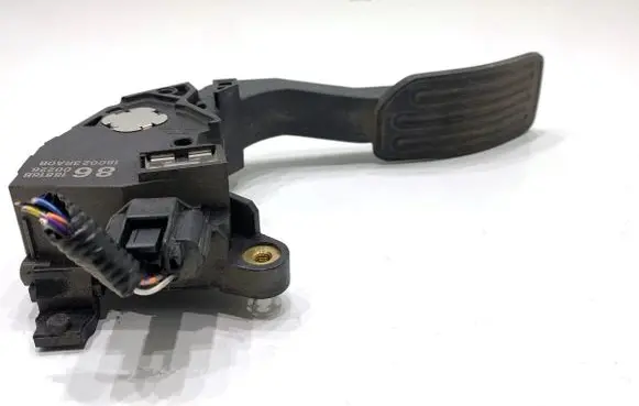 Nissan Pulsar Accelerator throttle pedal 180023RA0B