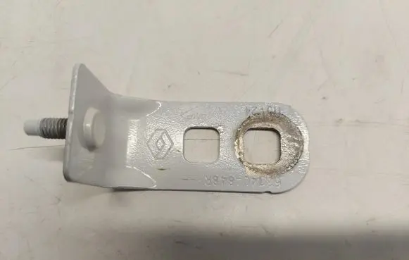 Fender mounting bracket