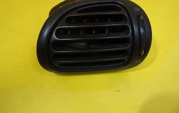 Peugeot 206 Dashboard side air vent grill/cover trim 9632184377