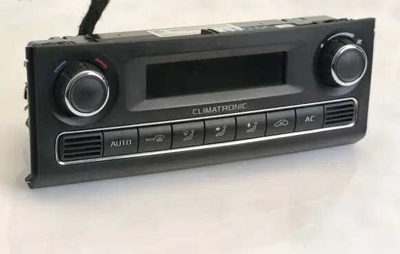 Skoda Fabia Mk2 (5J) Climate control unit 5J0907044C 09072011 A2C53427076