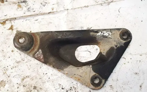Opel Zafira A Engine mount bracket