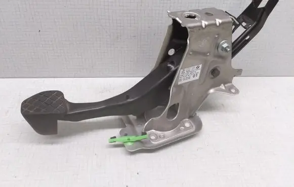Volkswagen Golf V Brake pedal 1K1721057N