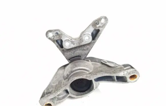 Peugeot 308 Engine mount bracket