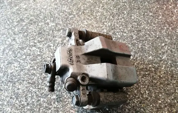 Lexus ES 250 - 300 - 330 Rear brake caliper