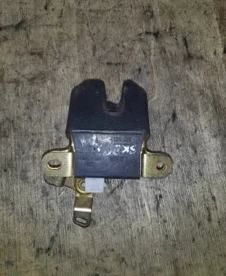 Audi A4 S4 B5 8D Tailgate/trunk/boot lock/catch/latch 8D5959489