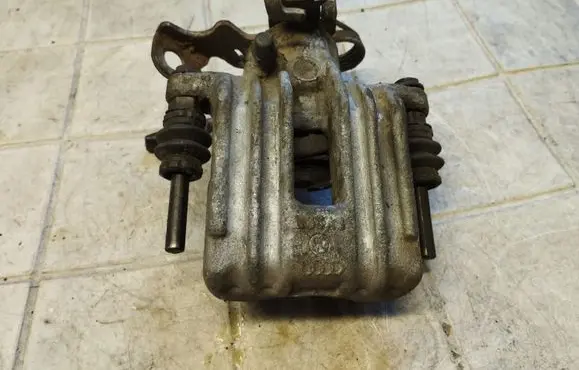 Skoda Superb B5 (3U) Rear brake caliper