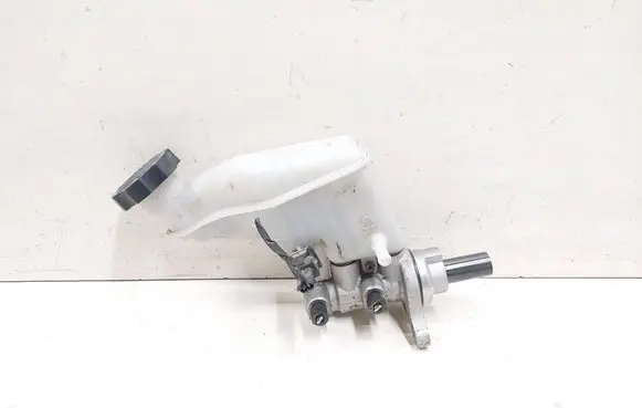 Master brake cylinder