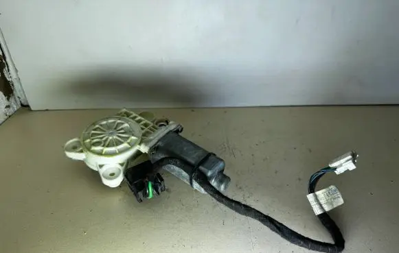 Mercedes-Benz E W211 Front door window regulator motor A2118202942 0130821970 993626100