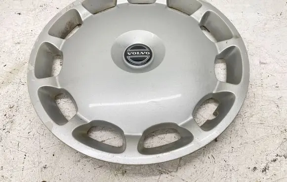 Volvo V70 R15 wheel hub/cap/trim 8666832