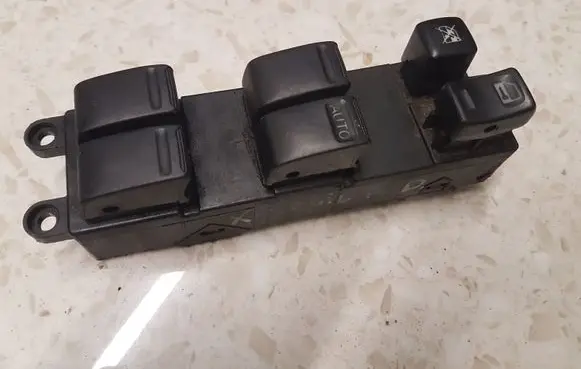 Nissan X-Trail T30 Electric window control switch