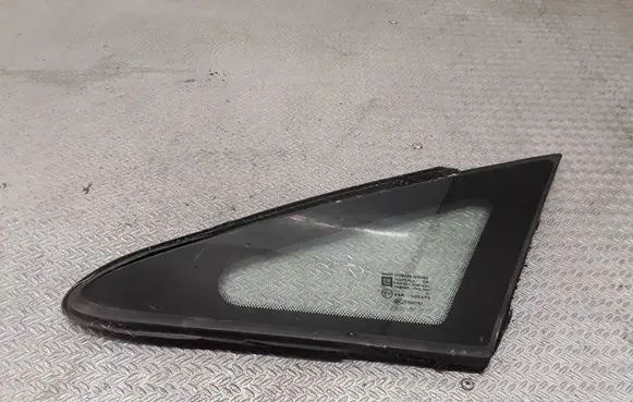 Opel Corsa D Front triangle window/glass 