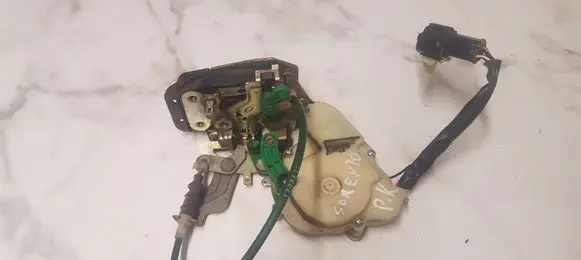 KIA Sorento Front door lock 060406