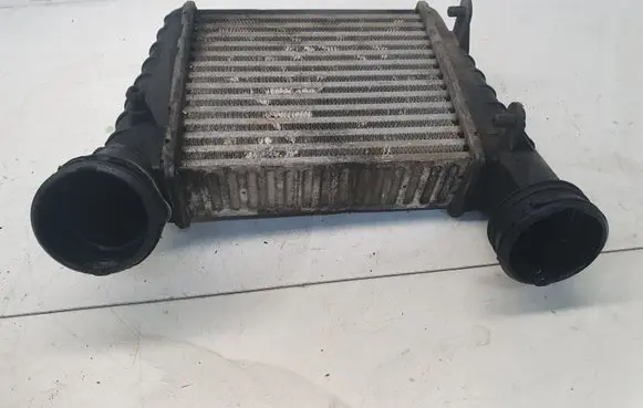 Volkswagen PASSAT B6 Intercooler radiator 8D0145805C