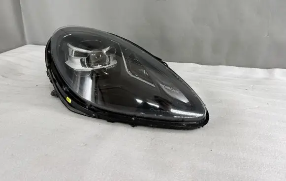Porsche Macan (95B) Headlight/headlamp 95B941010AP 030111323401 LE16A6383