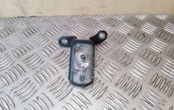 Toyota Avensis T220 Rear door lower hinge