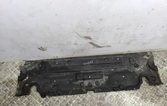 Front bumper skid plate/under tray