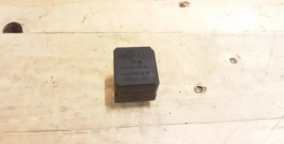 Mercedes-Benz E W211 Other relay A0025421319 6066