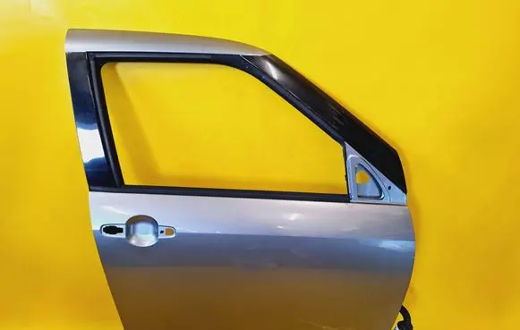 Suzuki Swift I Front door