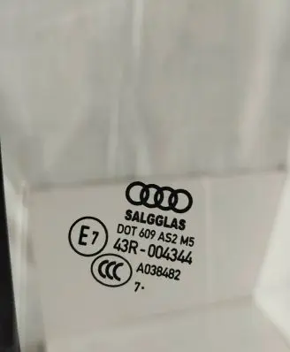 Audi Q7 4M Front door vent window glass four-door 4M0845114 4M0845114A