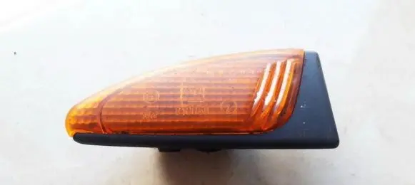 Subaru Legacy Front fender indicator light 220902