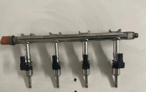 Volkswagen Polo V 6R Fuel injectors set 03F133320C 327130233
