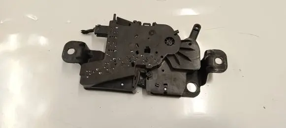 BMW 1 F40 Tailgate/trunk/boot lock/catch/latch 16367210