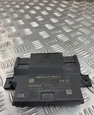Audi A4 Allroad B9 Gateway control module 4M1907468C