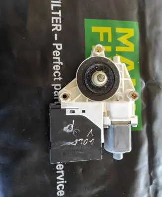 Volkswagen Golf Plus Front door window regulator with motor 1k0907793j