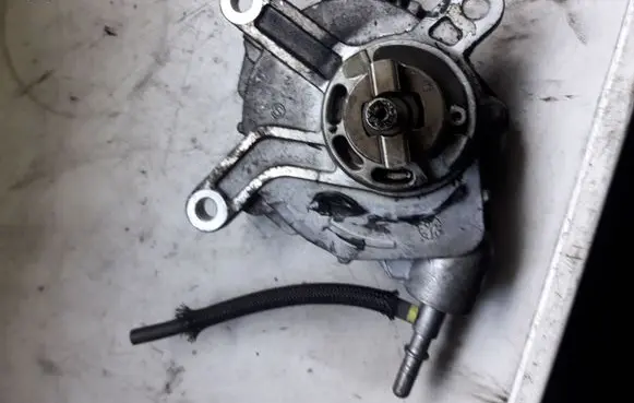 Toyota Avensis T250 Vacuum pump