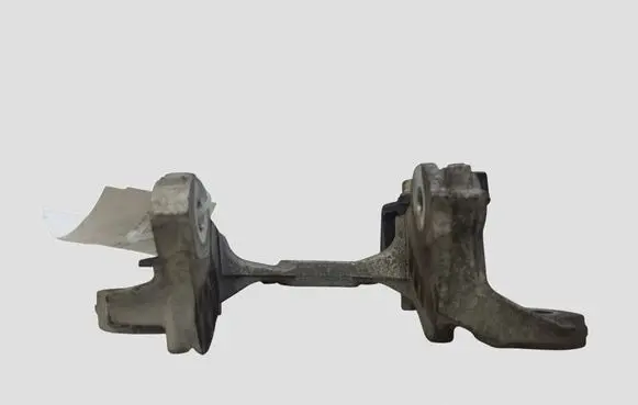 Mazda 6 Engine mounting bracket