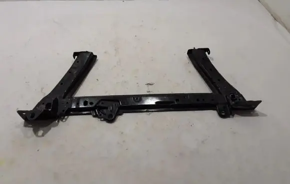 Radiator mount bracket